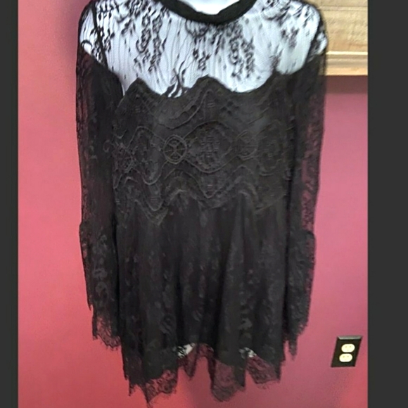 **SOLD**Entro black lace crochet trim bell sleeve top NWT - Picture 2 of 12